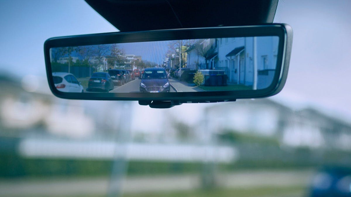 FORD ‘SMART MIRROR’ ENSURES VAN DRIVERS CAN CLEARLY SEE CYCLISTS,