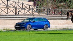 SEAT LEON CUPRA AND SHOW JUMPING HORSE CONTEST AGILITY CHALLENGE
