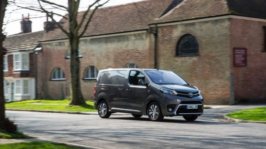 Toyota Proace Retains WHAT VAN? Medium Van Award