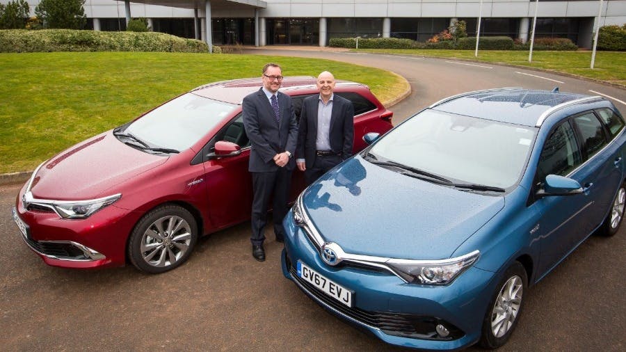 DEFRA Replaces 400 Diesel Cars with British-Built Toyota AURIS Hybrids